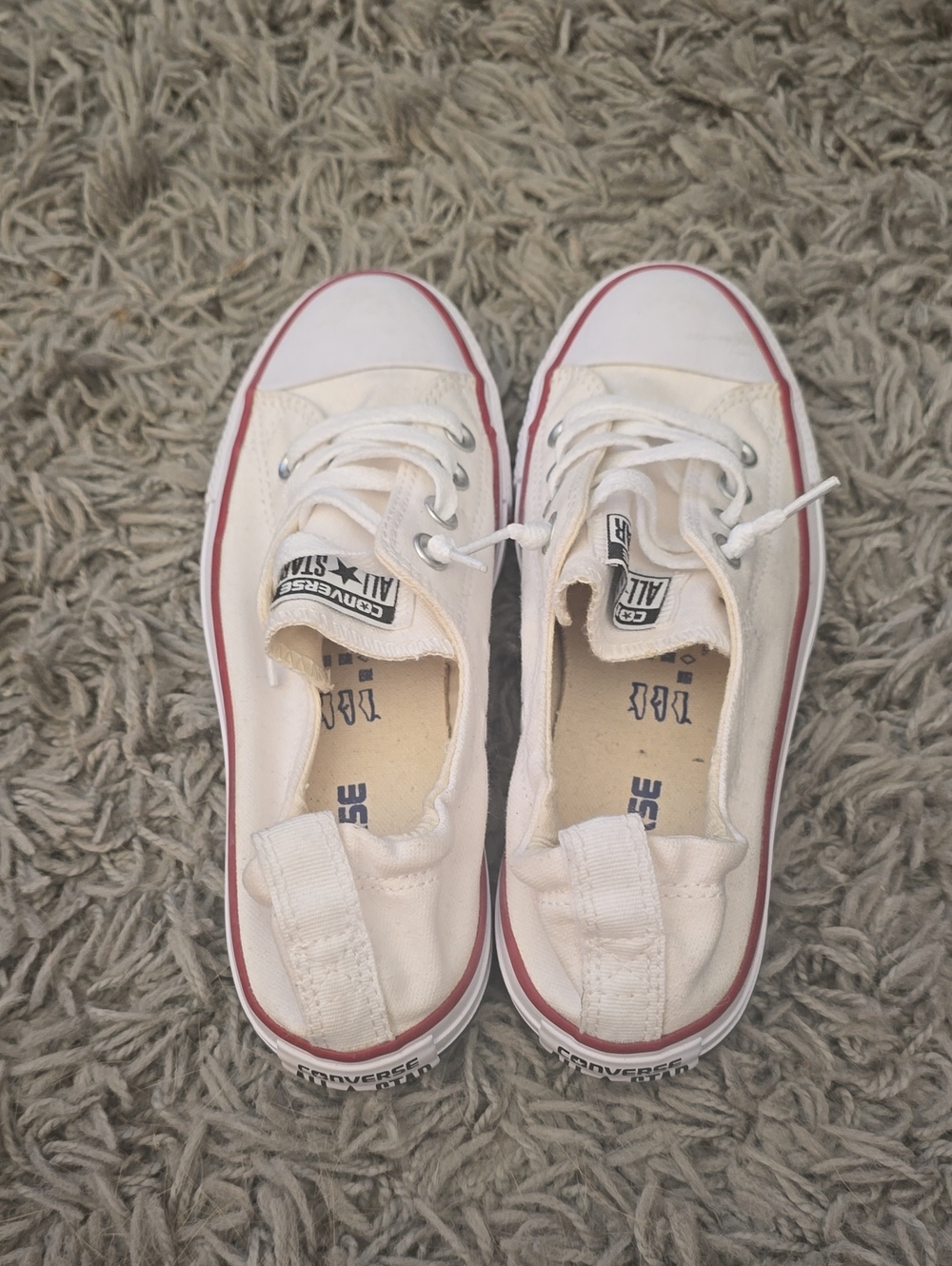 Converse low top sneakers in white with red stripe